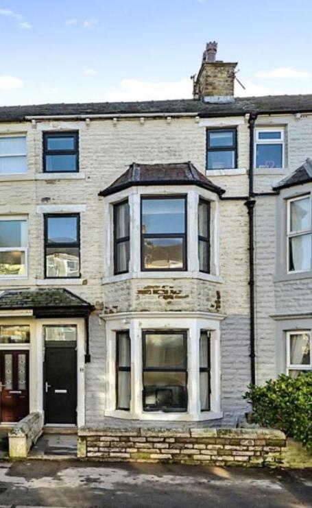 Beautiful Townhouse In Morecambe Exterior photo